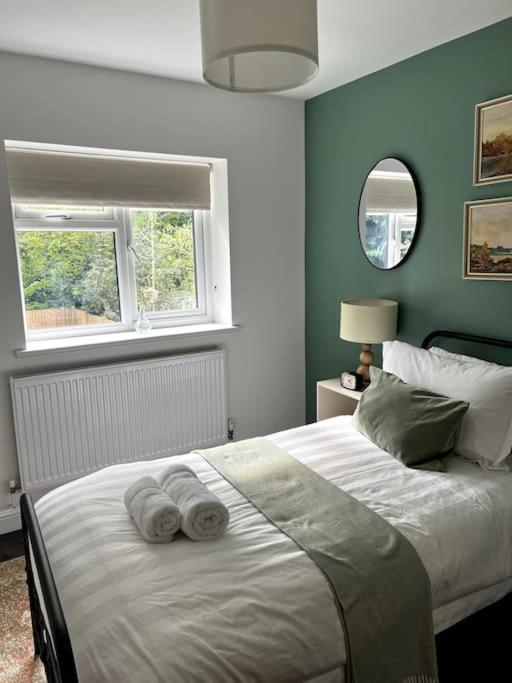 4 Bedroom House Sleep 7 With 3 Parking Spaces Apartment *