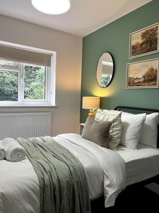 4 Bedroom House Sleep 7 With 3 Parking Spaces Apartment Coventry