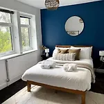 4 Bedroom House Coventry Sleep 7 With 3 Parking Spaces