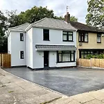 4 Bedroom House Coventry Sleep 7 With 3 Parking Spaces