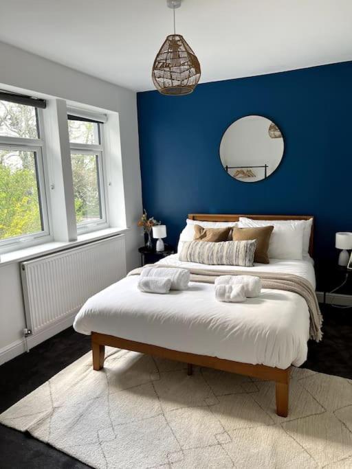 4 Bedroom House Sleep 7 With 3 Parking Spaces Apartment