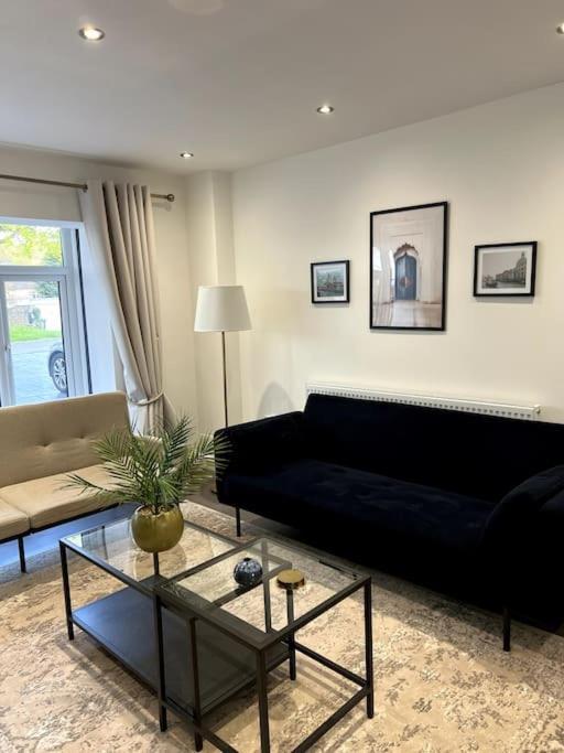 Apartment 4 Bedroom House Sleep 7 With 3 Parking Spaces