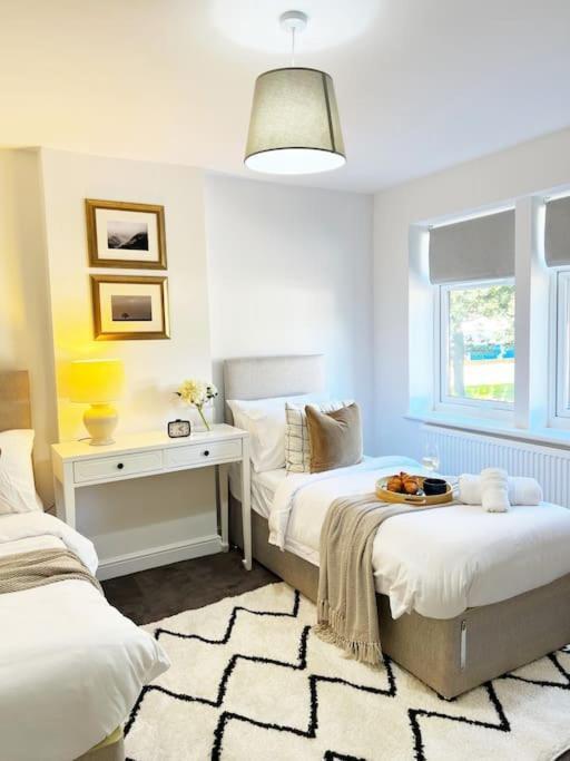 4 Bedroom House Sleep 7 With 3 Parking Spaces