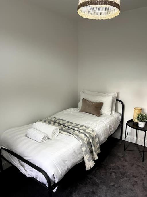Apartment 4 Bedroom House Sleep 7 With 3 Parking Spaces