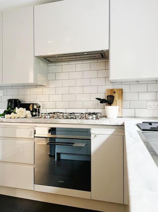 4 Bedroom House Sleep 7 With 3 Parking Spaces Coventry