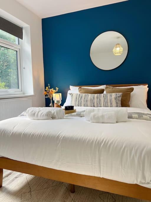4 Bedroom House Sleep 7 With 3 Parking Spaces Apartment